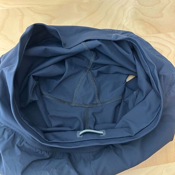 On Running Cloud Short Women's M Black Lined Pull On Drawstring - Picture 7 of 8